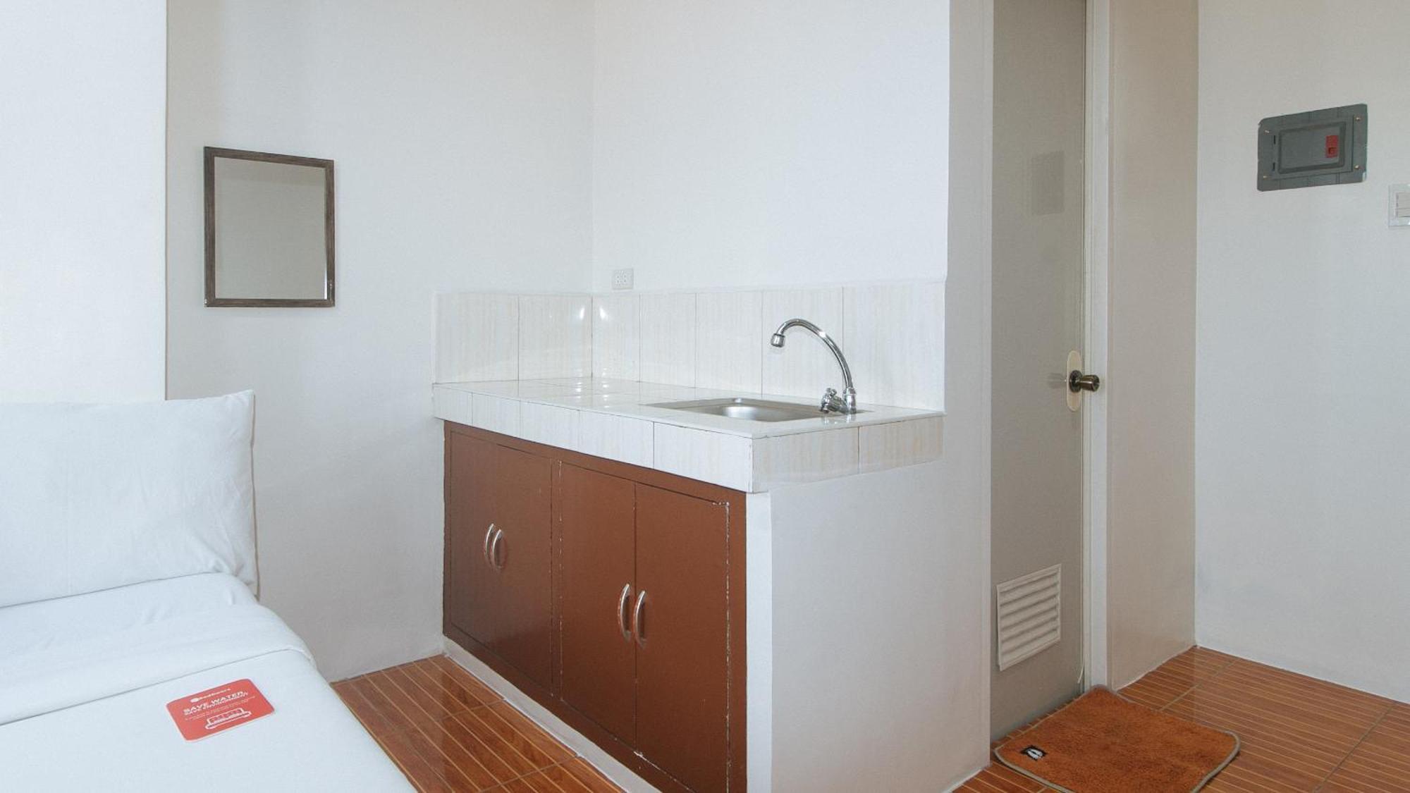 Reddoorz At Goldentown Hotel Davao City Екстер'єр фото