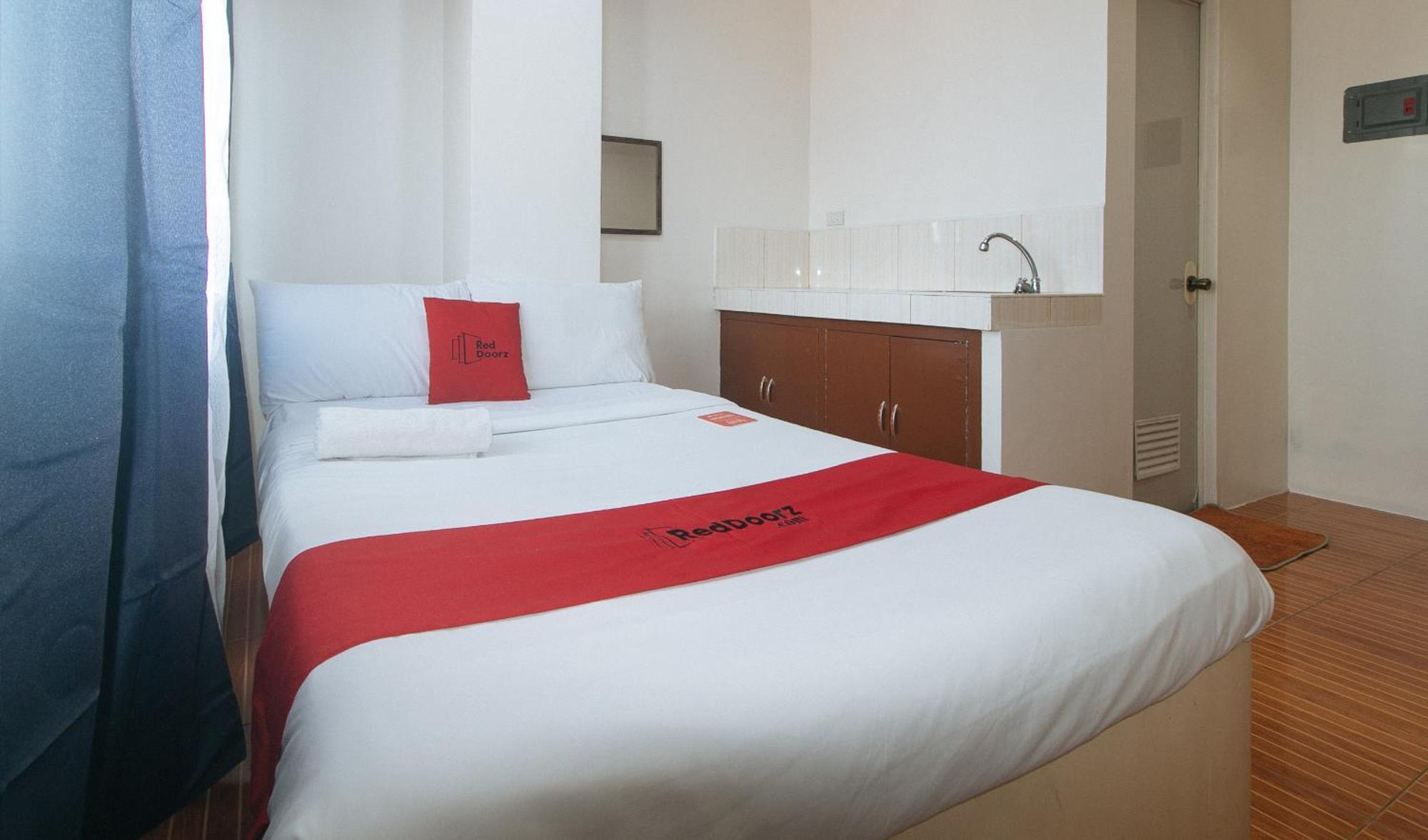 Reddoorz At Goldentown Hotel Davao City Екстер'єр фото